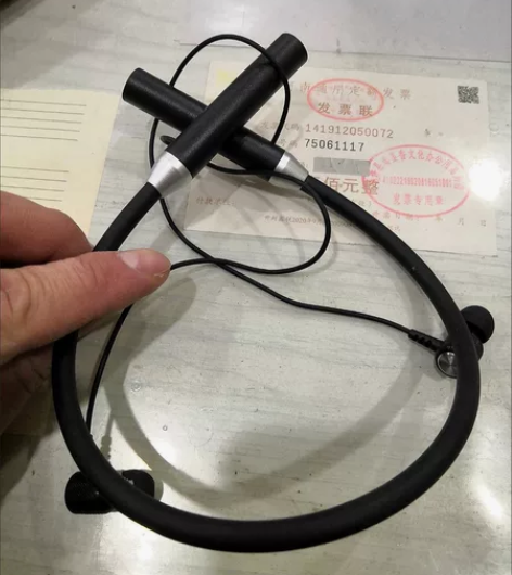 【闲置转让】新款蓝牙无线耳机 挂脖运动双耳...
