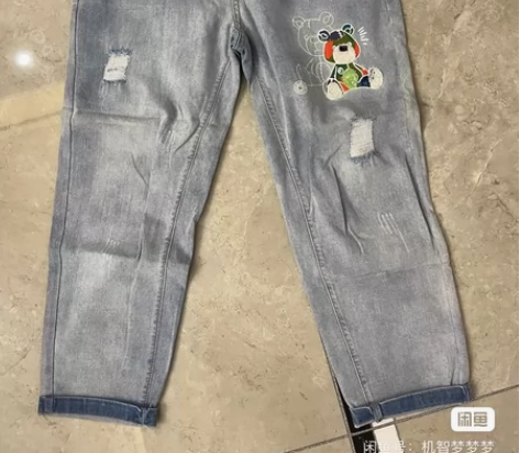 牛仔裤30码数  只穿过两次 面料柔软舒适...