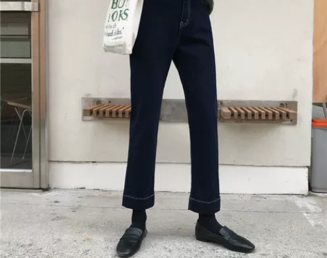 im向 裤口明线水洗深蓝牛仔裤 颜色分类:...