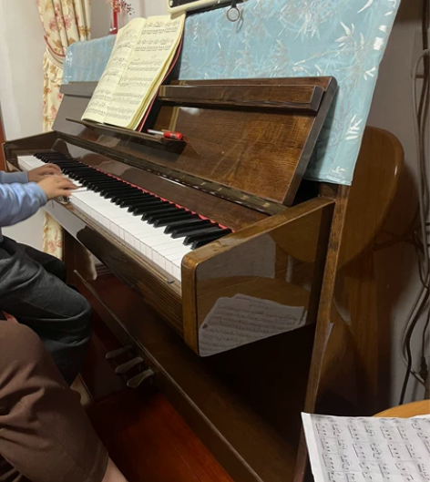 年轻奶奶的一手钢琴，寻找有缘人 感兴趣的话...