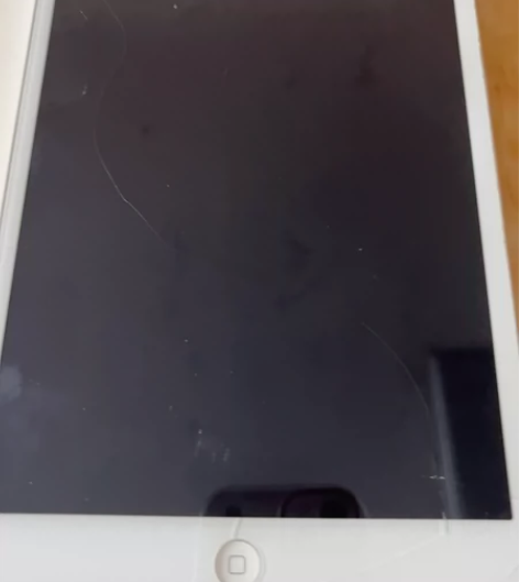 ipad mini 屏幕有裂纹、划痕，老款...