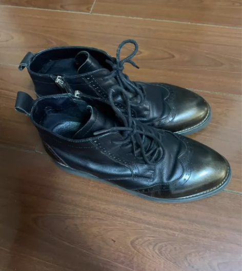 布洛克女鞋 39码 实体店购入 里面有一点...