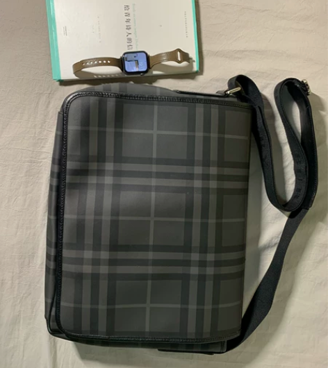 Burberry 通勤邮差包 申明:正品 ...