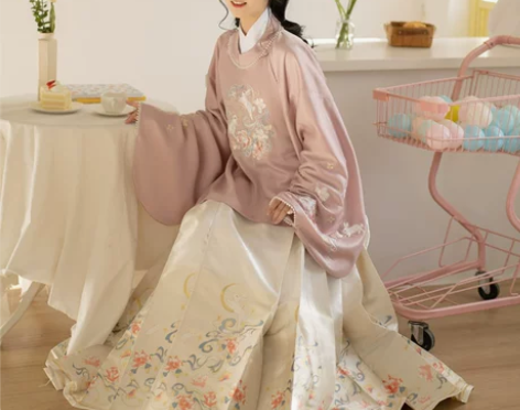 云藏月绣拾月半身明制汉服女款圆领短袄马面裙...