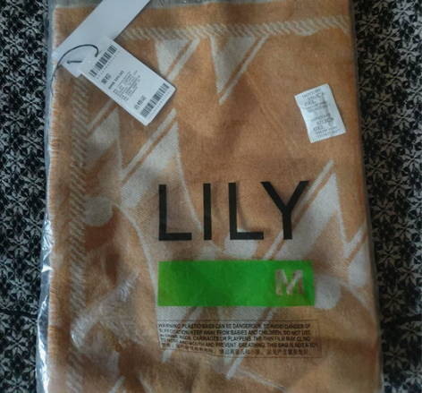 LILY围巾 栗棕色  全新未拆封 带吊牌...