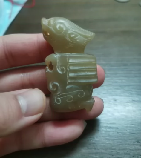小个的玉雕神兽 用岫玉雕刻的，摸起来手感不...