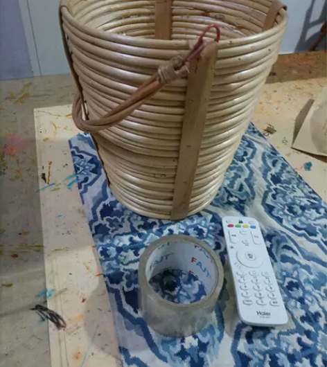 花篮两个，10元一个，宝龙广场自提。 几乎...