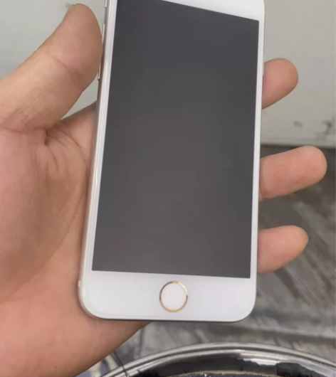苹果8，64g，换的新电池，成色好，ID已...