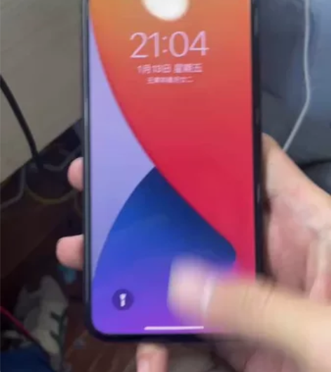 iPhone x美版256g黑色后玻璃有点...