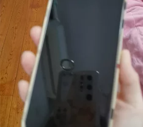 Apple/苹果 iPhone 12出女生...