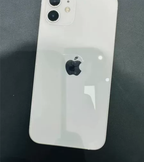 女生自用iPhone 12 128G白色国...