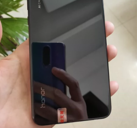 荣耀8x 6+128手机，屏幕靓后盖靓，成...