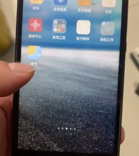 华为荣耀手机一个，外屏有一点烂但是不影响使...