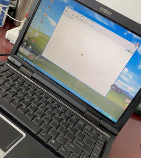 二手华硕笔记本，14寸，能正常开机，比较卡...