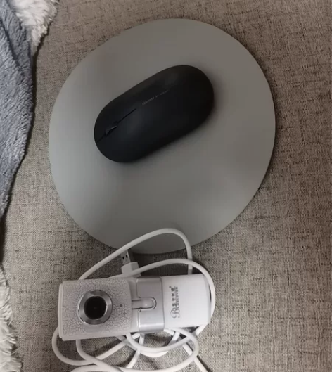 电脑已经卖了，摄像头，鼠标和垫子，打包一起...