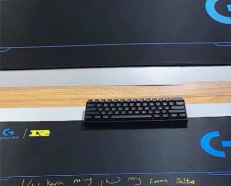 全新鼠标垫！细面 各种游戏可用 需要的赶快...