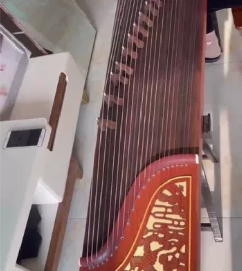 古筝闲置转卖，敦煌696D双鹤朝阳图案相似...