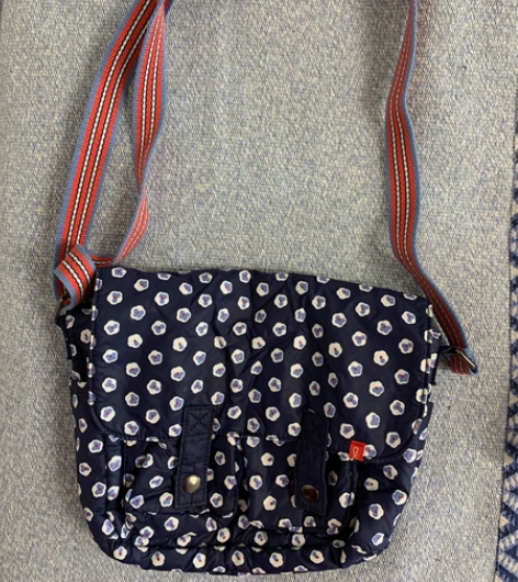 品牌防水斜挎包女休闲单肩包 实用好看,99...
