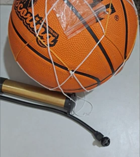 朋友体育馆闲置处理，比赛篮球，原价195元...