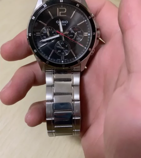 卡西欧商务手表 放了很久,放到没电了,因为...