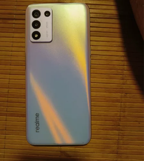 真我q3s，原价1300实体店购买，没有任...