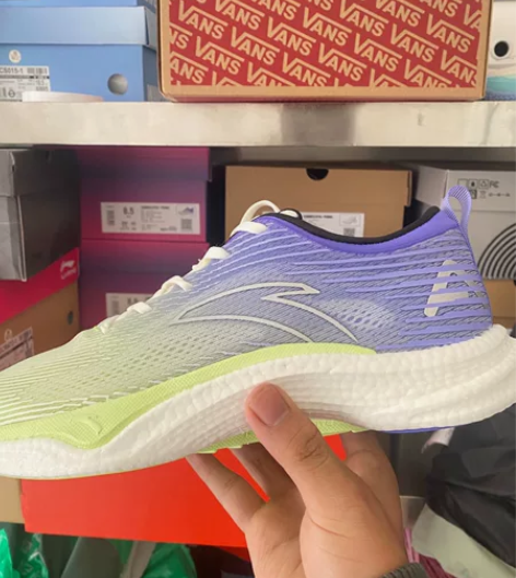 《谷爱玲同款》安踏氢跑4 上脚非常轻便的一...