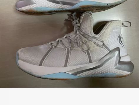 乔丹男鞋 42码就穿了两次 几乎全新 要的...