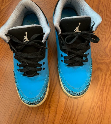 乔丹女篮球鞋美国背回,正品,穿了不超过10...