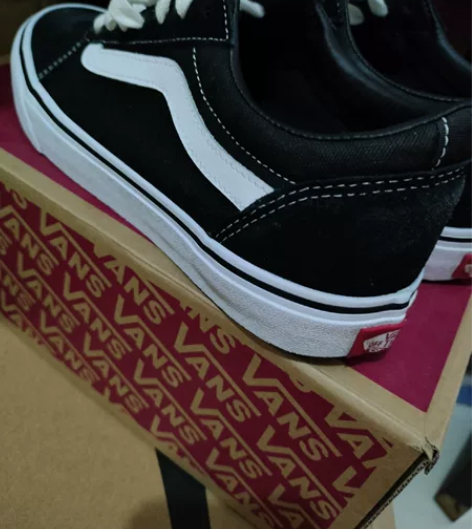 Vans正品男板鞋40.5码带原盒，鞋子穿...