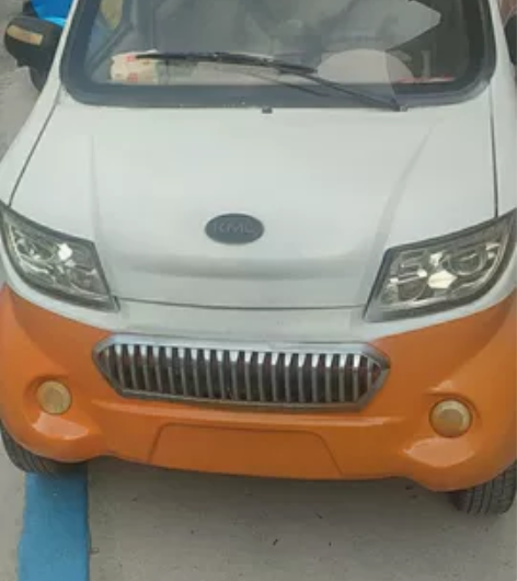 双开门 四轮电瓶车，原价一万多。10月30...