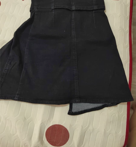Q女家牛仔黑色半身裙，设计感，性感风，九新...