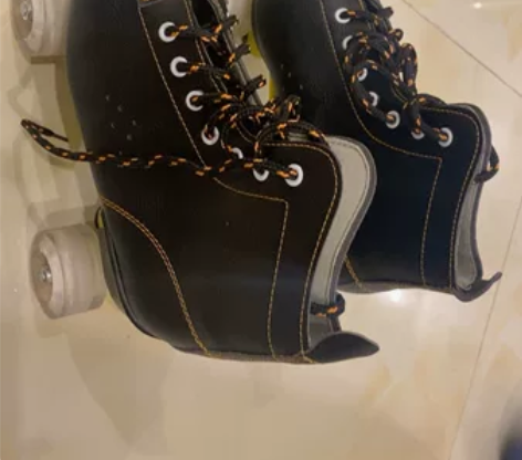 真皮双排旱冰鞋41码，原价168，买回来没...