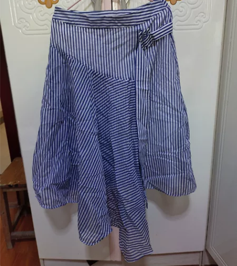 全新设计款半身中裙！！便宜出 感兴趣的话点...