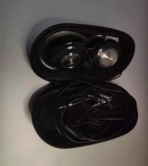 飞利浦挂耳式耳机,京东购买的正品,质量有保...