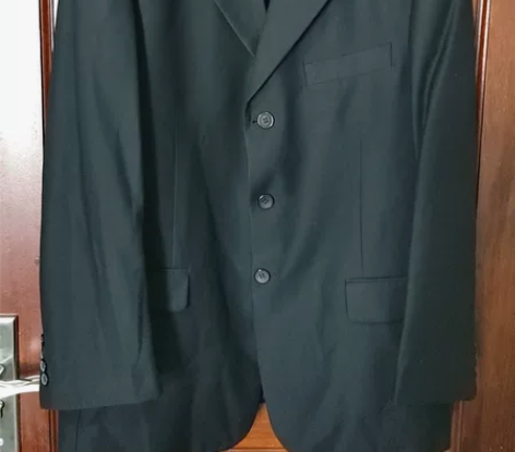 奥田西服一套,高端大气,做工精致。中等厚度...