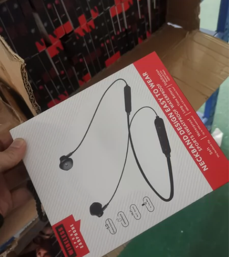 仓库处理一批运动耳机，运动背包，客户退仓留...