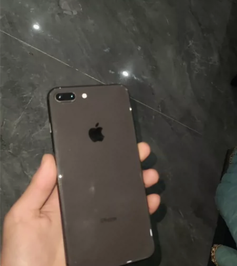 苹果8plus，64g，13.6老系统，续...