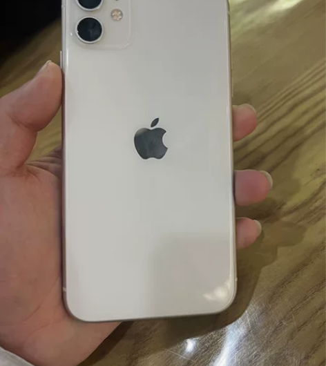 苹果11白色 64G的行货正品，没有修过全...