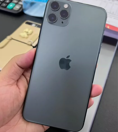 苹果11pro max 国行，价格私聊 感...