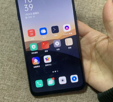 Oppo r15x，6+128g 换过一次...