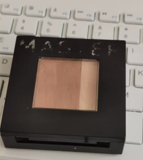 美宝莲修容+高光 [偷笑]外表虽然掉漆了，...