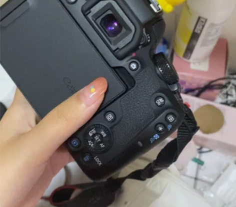 佳能850d单机身，没有镜头 只走闲鱼 只...