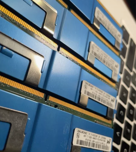 完美亮机的镁光拆机服务器内存8G 2Rx4...