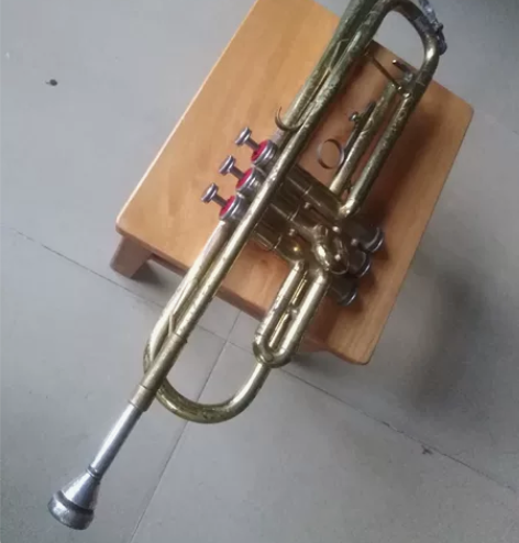 降B调小号,按键灵活,音色好。 仅限在厦门...