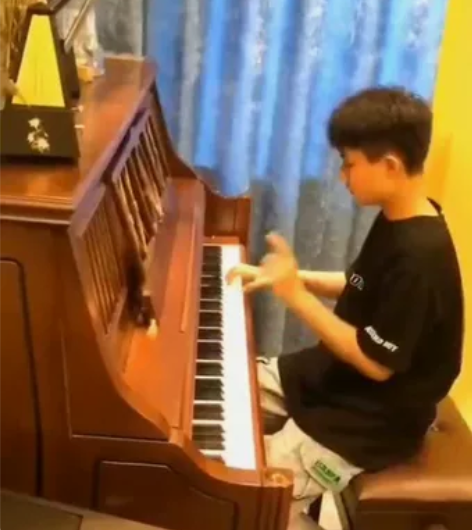 个人雅马哈钢琴,考级完毕,亏本处理,看中留...