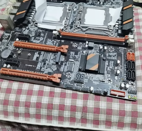拆机x79双路主板,有鲁大师图 当杂牌处理...