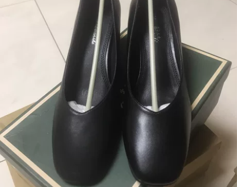 黑色女士粗跟高跟鞋 全新未穿过 约4-5公...