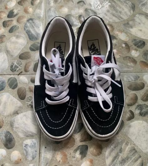 vans布鞋,穿过几次,没洗过, 感兴趣的...