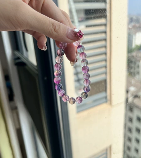 渐变萤石手串 两条都未改珠 正常手围都可以...