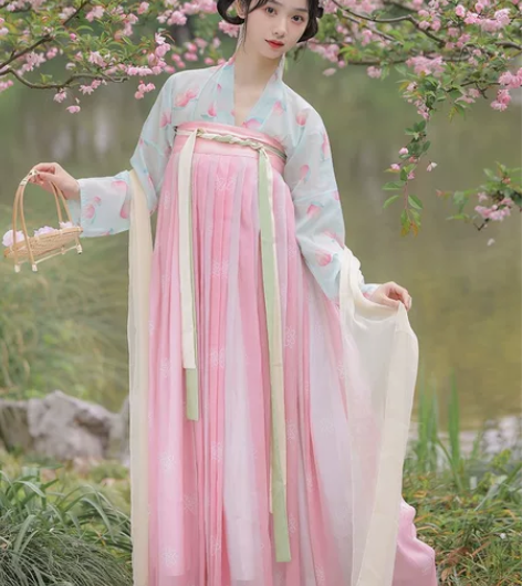 妃亦坊原创汉服！！低价出 买来拍照用的，就...